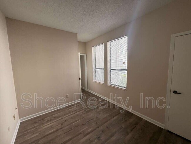 Building Photo - 2545 Oak St