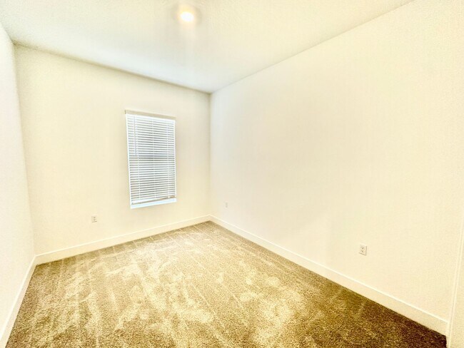 Building Photo - 5-Bedroom Lennar in Riverstone Community