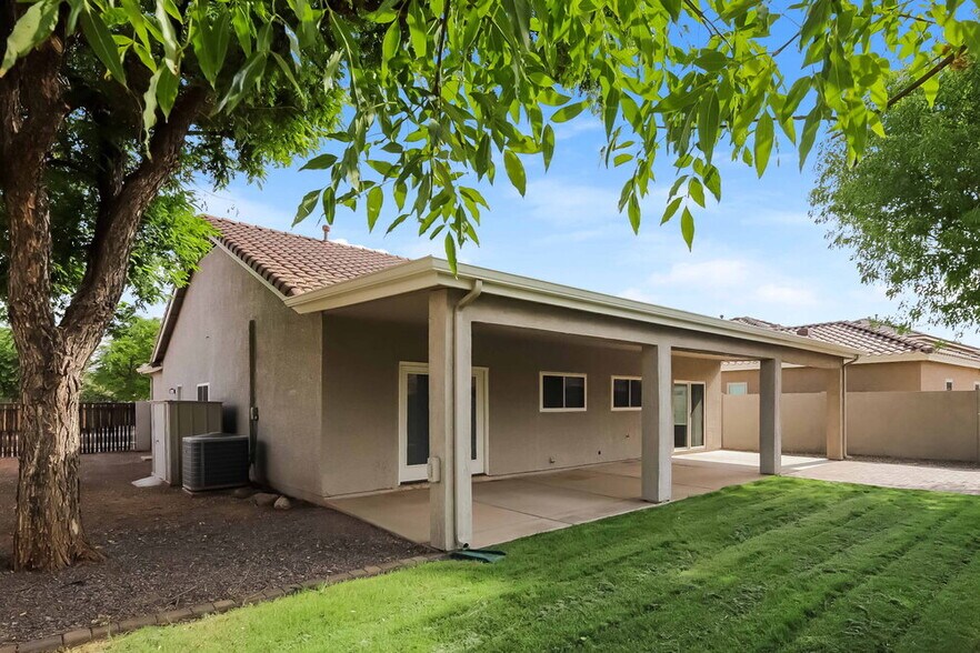 Building Photo - 10609 W Angels Ln