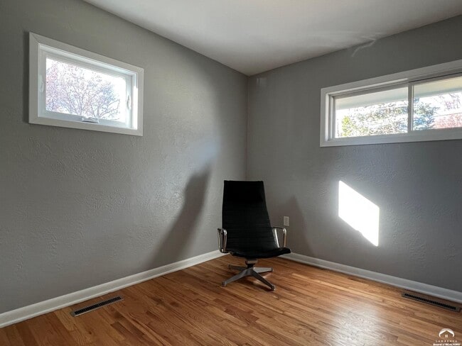 Building Photo - 128 E Indian Ave