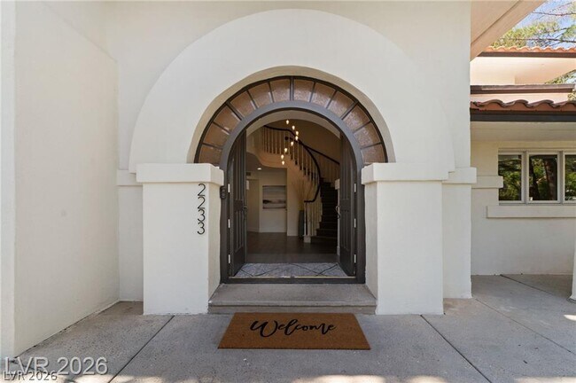 Building Photo - 2233 Versailles Ct