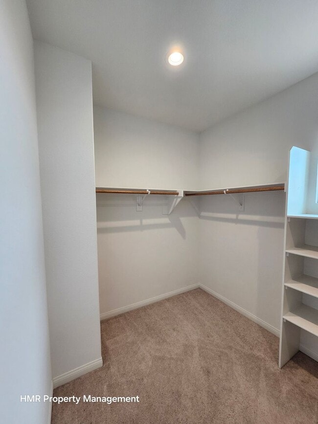 Building Photo - Beautiful two story 5 bedroom in ontario R...