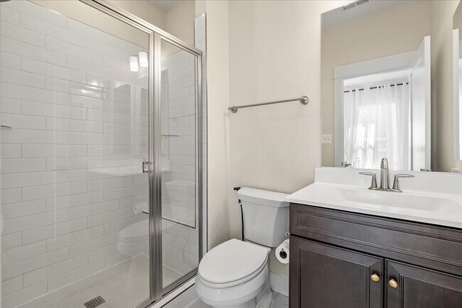 Building Photo - Stunning 4BR / 4.5BA End-Unit Townhome in Brambleton - Built in 2024!