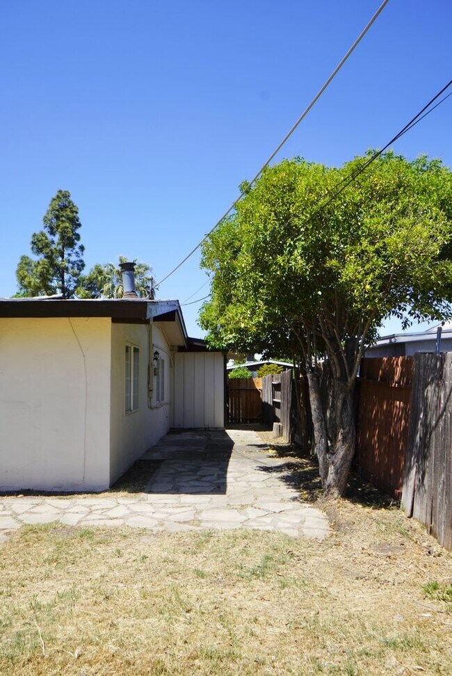 Building Photo - Wonderful 3 Bedroom, 2 Bath home in Sacram...