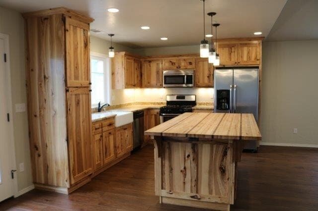 Building Photo - Henderson Center Gorgeous!  Executive Home, Beautiful finishes