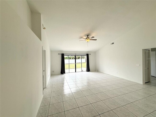 Building Photo - 2401 Rolling Broak Dr