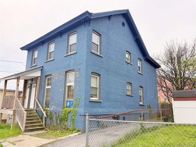 Building Photo - 8 Roberts St