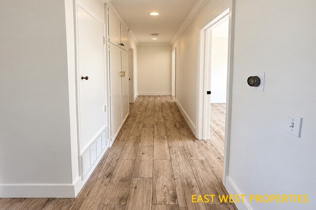 Building Photo - 10322 Maikai Dr