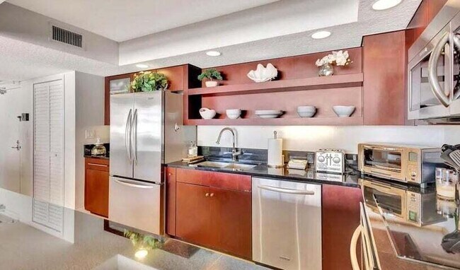 Building Photo - 4200 N Ocean Dr