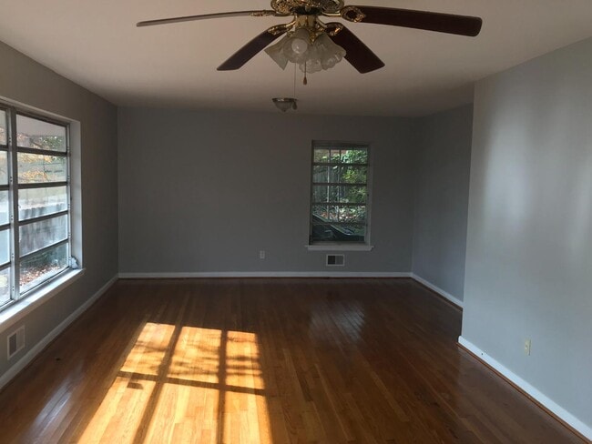 Building Photo - 1528 5 Mile Rd