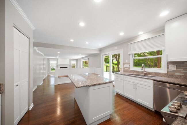 Building Photo - 310 Chesterfield Ln