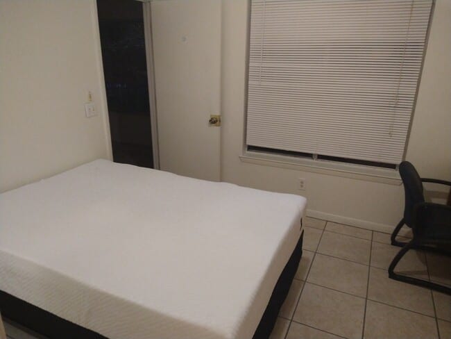 Building Photo - 3800 SW 20th Ave