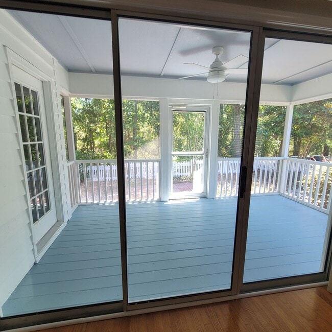 Building Photo - Welcome to this beautiful 3 bedroom, 2 bat...