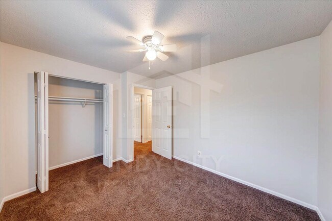 Building Photo - 542 Woods Crossing Dr