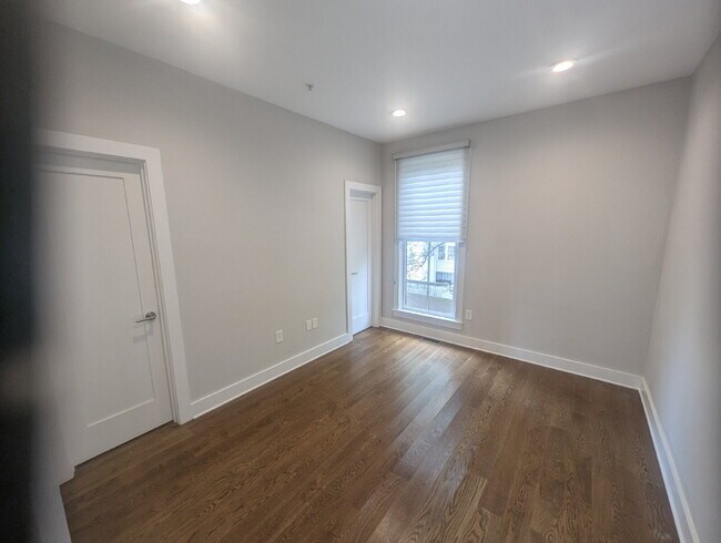 Building Photo - 3 BD / 3 BA Newer Row Home for Lease in Ha...