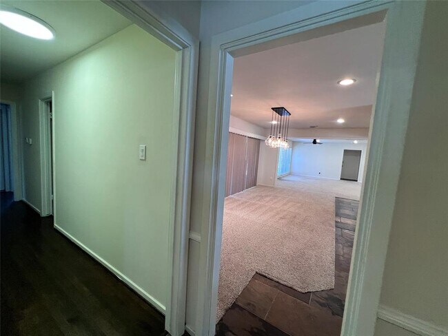 Building Photo - 9602 Fairdale Ln