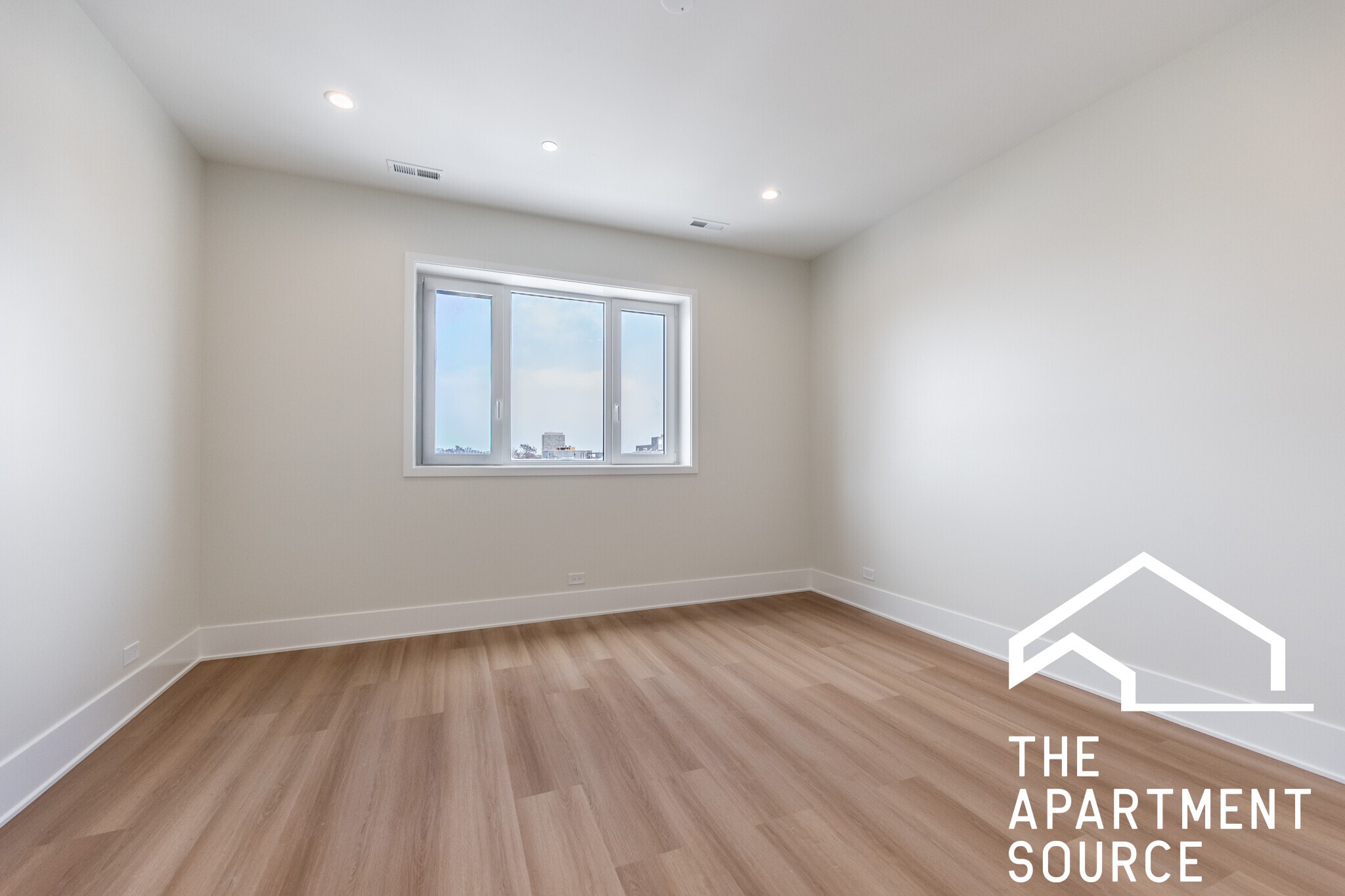 Building Photo - 1625 W Grand Ave