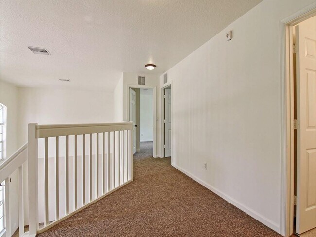 Building Photo - 4Bed/3Bath~2800 Sq Ft!~Pond View~Two Car Garage~Large Yard!