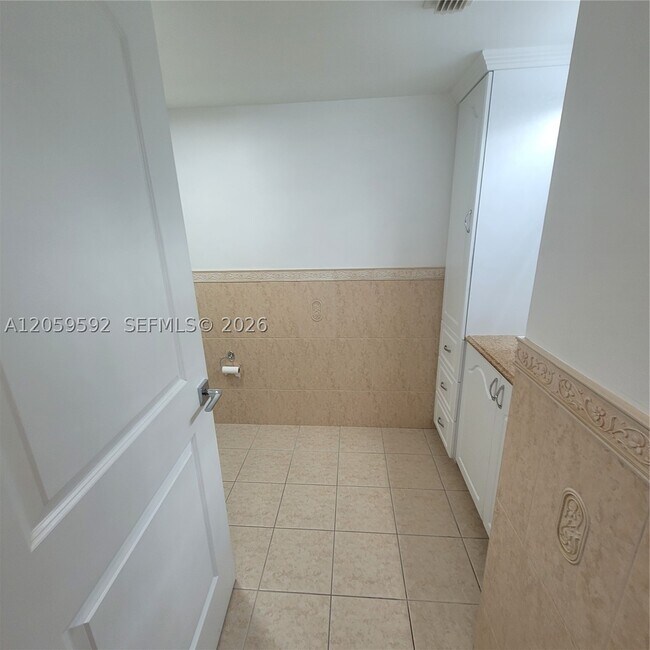 Building Photo - 1114 NW 124th Ct