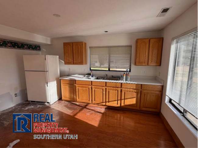 Building Photo - Golf Course Home