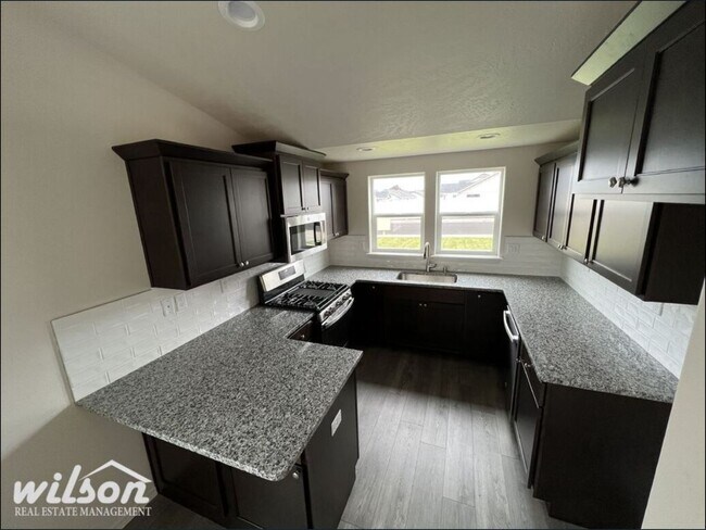 Building Photo - Stunning Modern Home in Desirable West Valley