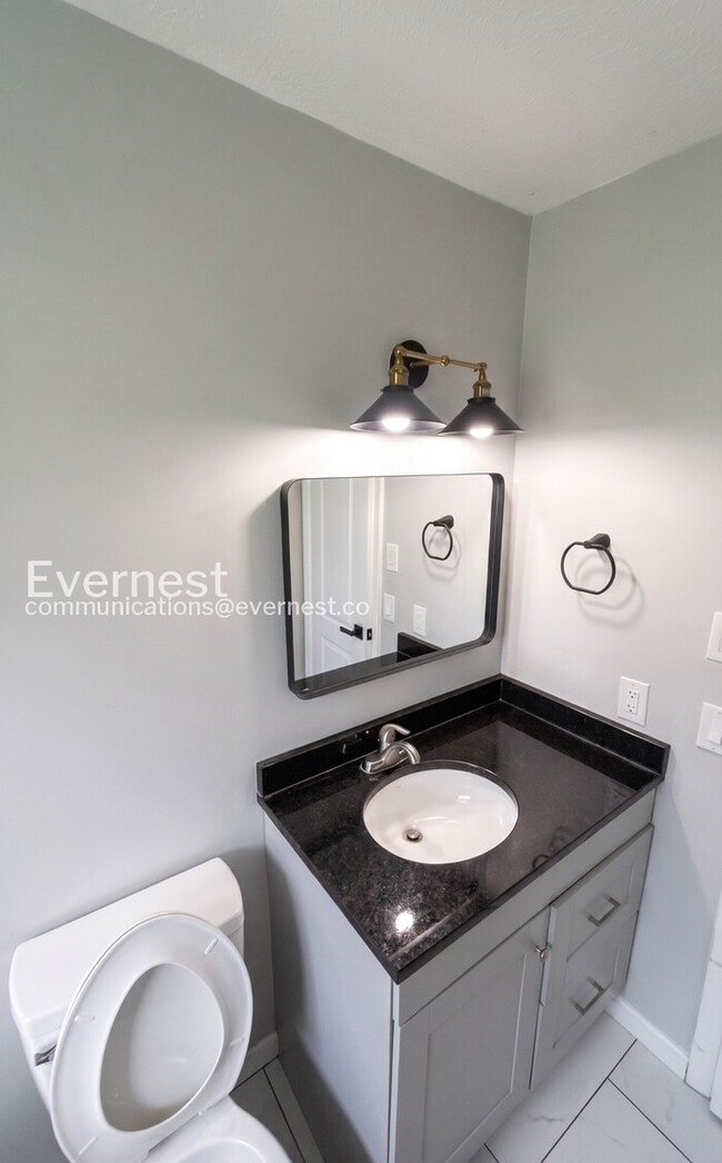 Building Photo - 3-Bed/2-Bath/Pet Friendly/Available Soon!