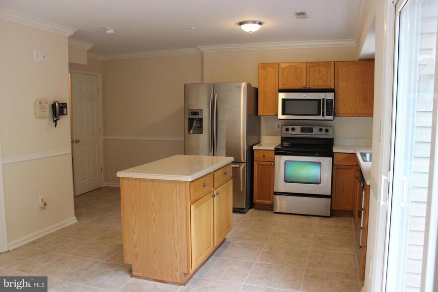 Kitchen - 521 Primus Ct