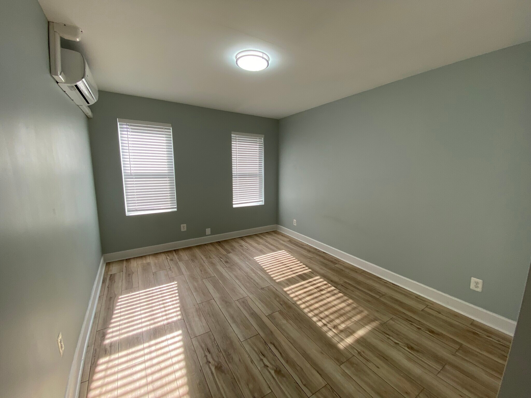 Building Photo - 301 S Conkling St