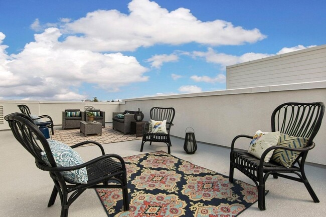 Building Photo - Newer Construction - Multi-Level Home with...