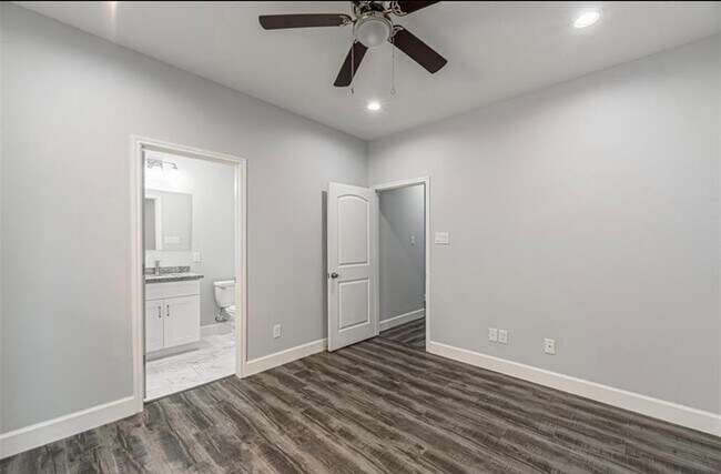 Building Photo - 8204 Moon Beam St