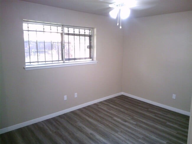 Building Photo - 11642 Harrow St