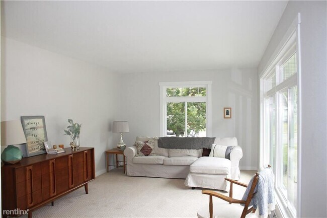 Building Photo - 4 br, 2 bath House - 2921 La Salle Street