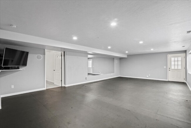 Building Photo - 1676 S Mountain Vw Cir