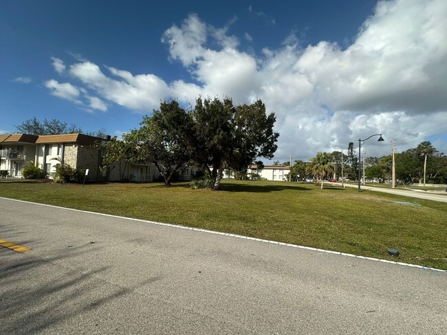 Building Photo - 1830 Maravilla Ave