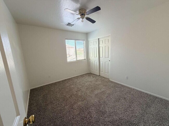 Building Photo - 2344 E Meadow Creek Way