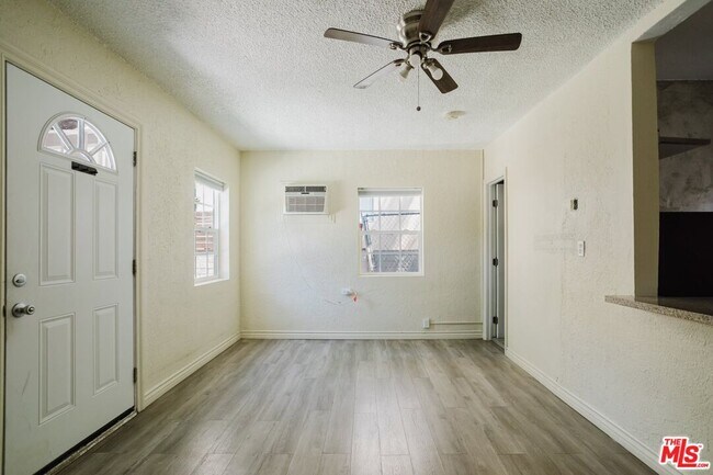 Building Photo - 5630 1/2 Craner Ave