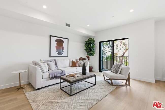 Building Photo - 3842 Don Tomaso Dr