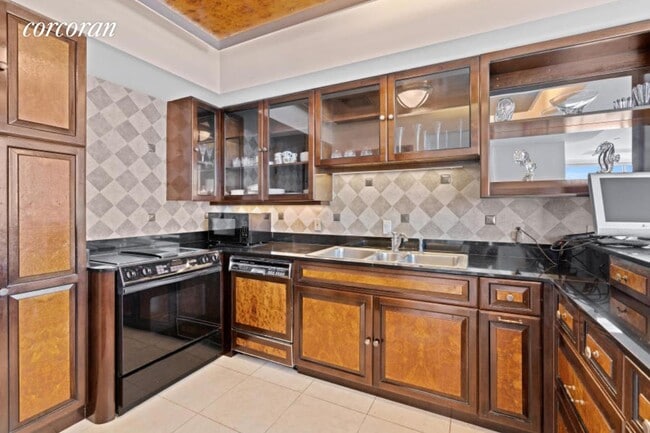 Building Photo - 222 Lakeview Ave