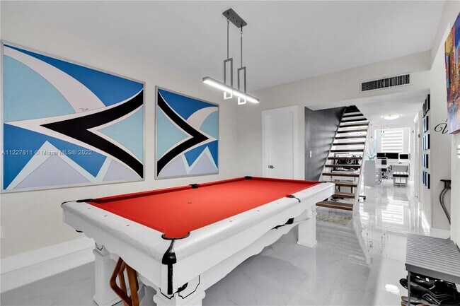 Building Photo - 9179 Fontainebleau Blvd