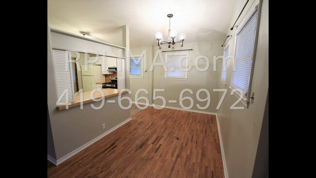 Building Photo - 860 Deborah St