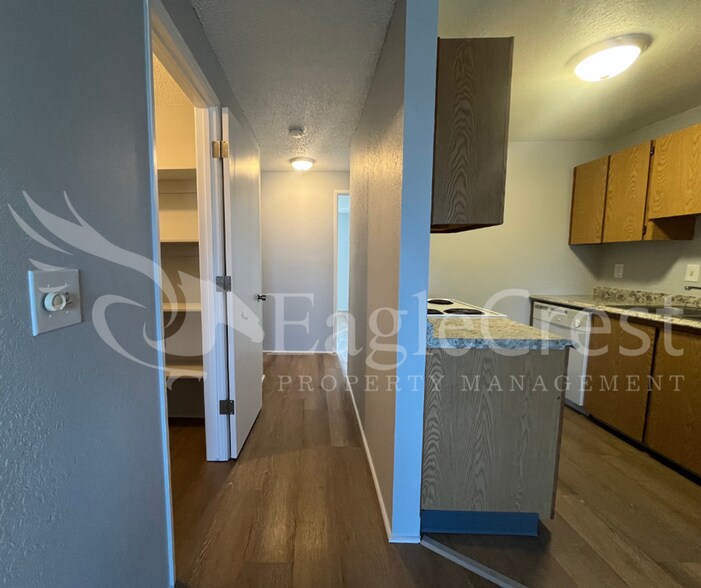 Building Photo - 320NEC