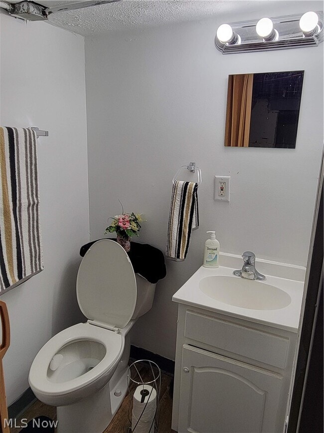 Building Photo - 4083 E 143rd St