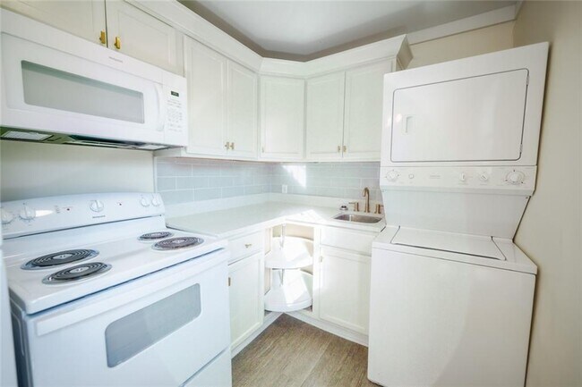 Building Photo - 114 N Julia St