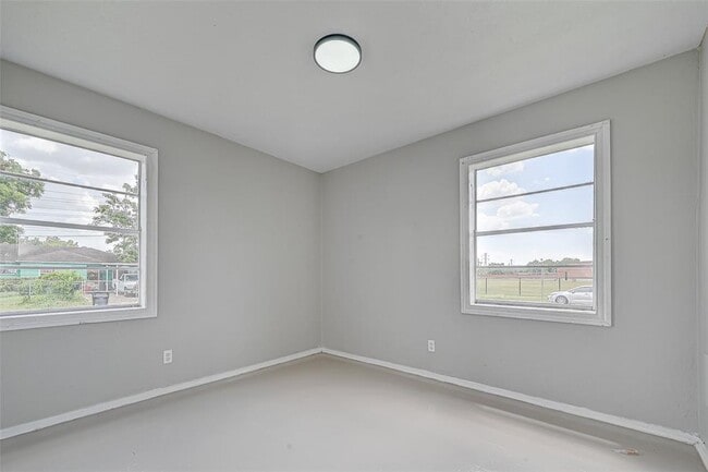 Building Photo - 9709 Fairland Dr