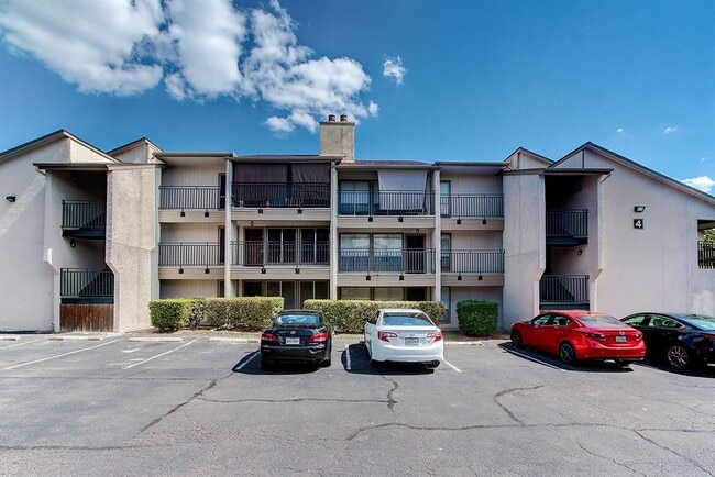 Building Photo - 6910 Hart Ln