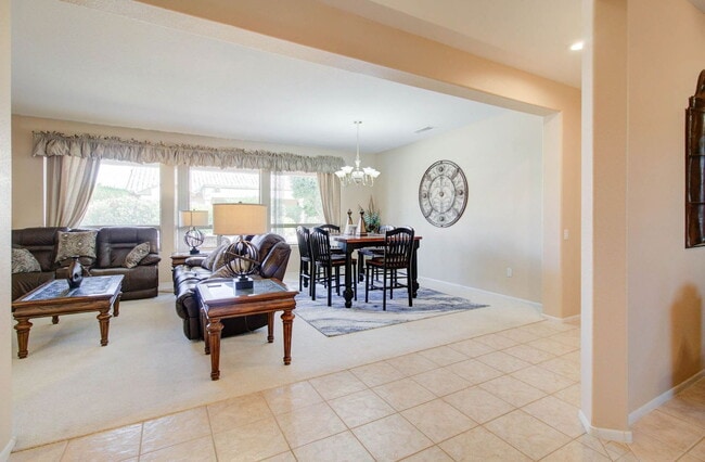 Building Photo - 15567 W Coral Pointe Dr