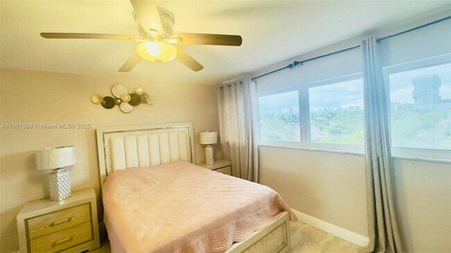 Building Photo - 329 SE 3rd St