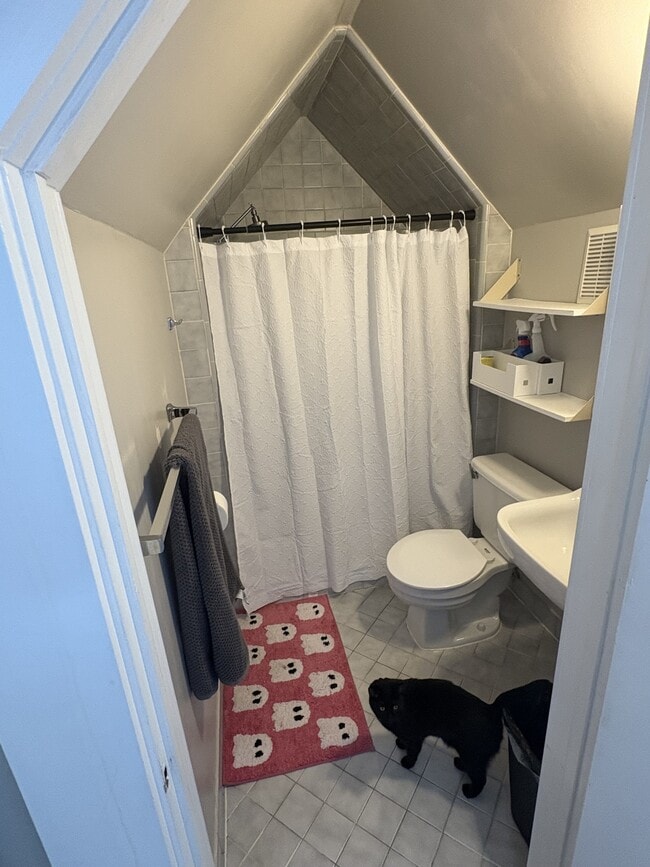 Building Photo - 169 E Center St