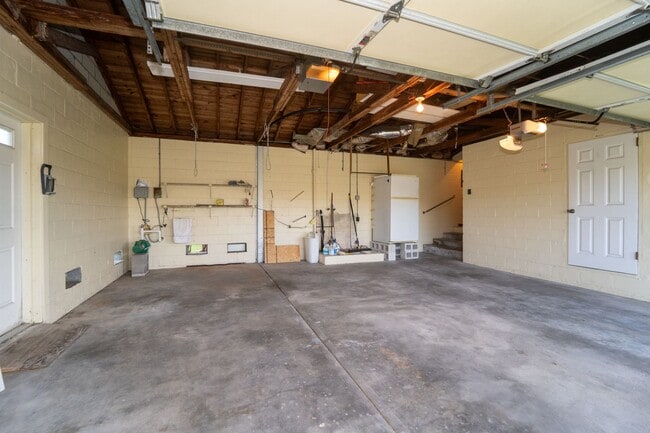 Building Photo - Davis Shore 4/2 Single Family Home