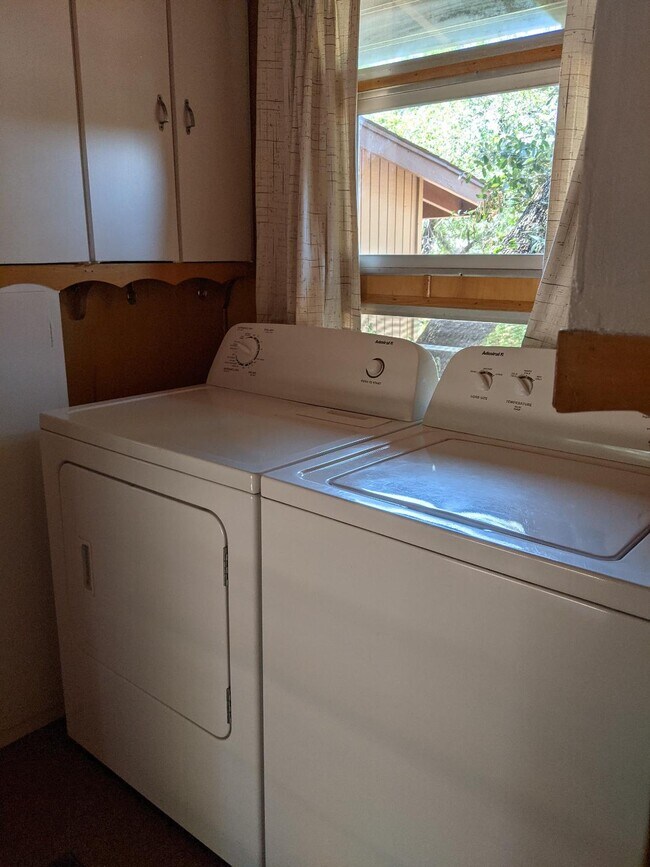 Washer/Dryer - 1306 N Woodland Dr